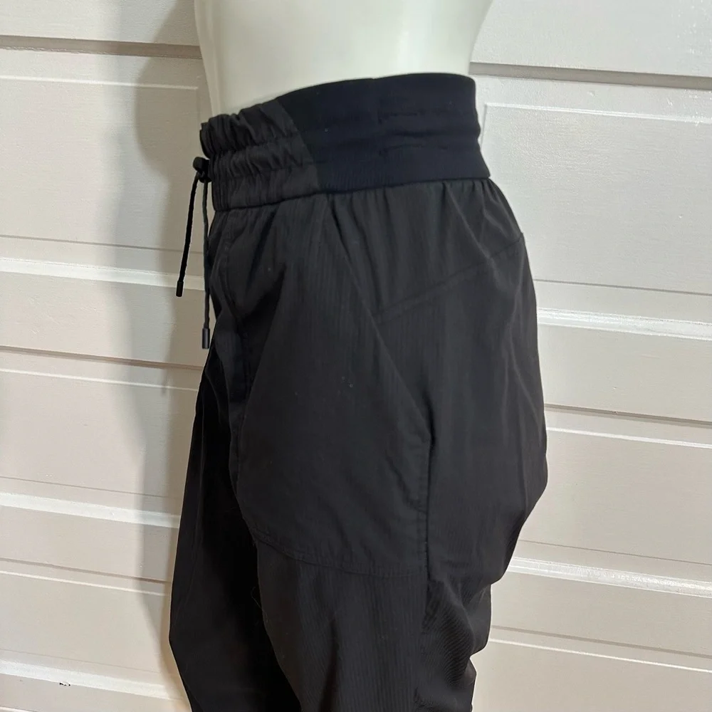 Lululemon Beyond the Studio Crop Pant Size 12 Black $128 - Picture 3 of 8